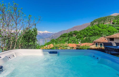 Gittana House | Stunning private villa for 13 people with hot tub, WIFI, TV and terrace