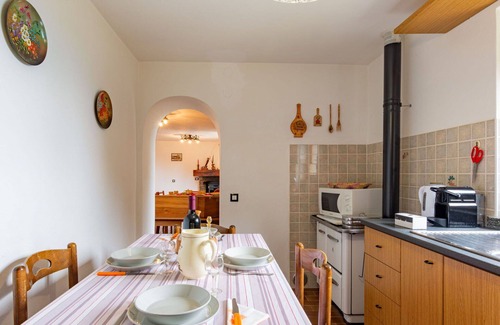 Plesio House | Stunning private villa for 6 people with WIFI, terrace and pets allowed