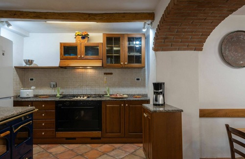 Vicchio House | Stunning private villa for 10 people with private pool, WIFI, TV, patio and pets allowed