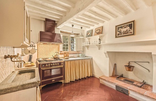 Lucca Villa | Stunning private villa with WIFI, private pool, A/C, TV, veranda and panoramic view, close to Lu.