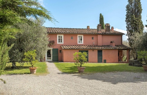 Lucca Villa | Stunning private villa with WIFI, private pool, A/C, TV, veranda and panoramic view, close to Lu.