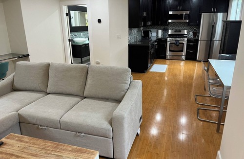 Vista Cottage | Stunning, Quiet Vista Retreat Newly Remodeled and 10 Minutes from the Beach!