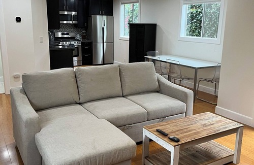 Vista Cottage | Stunning, Quiet Vista Retreat Newly Remodeled and 10 Minutes from the Beach!