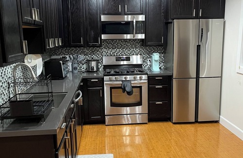 Vista Cottage | Stunning, Quiet Vista Retreat Newly Remodeled and 10 Minutes from the Beach!