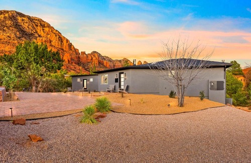 West Sedona House | Stunning Red Rock Views with Hot Tub Theater Game Room
