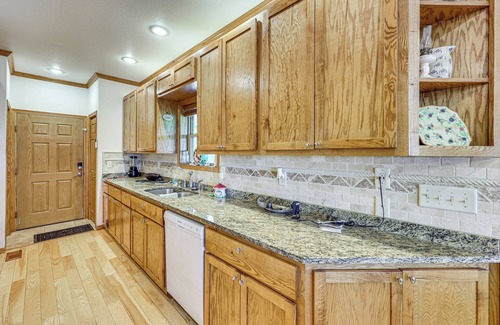 Centerville House | Stunning River Views: Pet-Friendly Home in London!