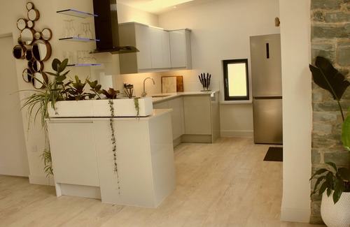 High Bentham Apartment | Stunning riverside sanctuary, hot tub