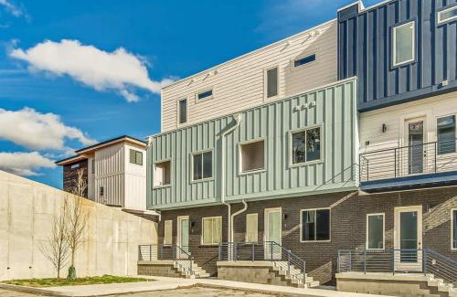 Nashville House | Stunning Rooftop Views of Nashville with Hot tub