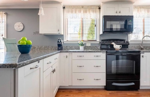 Manomet House | Stunning seaside cottage and luxury loft, walk to beach, family + pet, sleeps 8