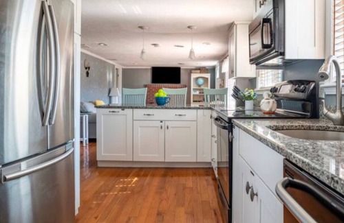 Manomet House | Stunning seaside cottage and luxury loft, walk to beach, family + pet, sleeps 8