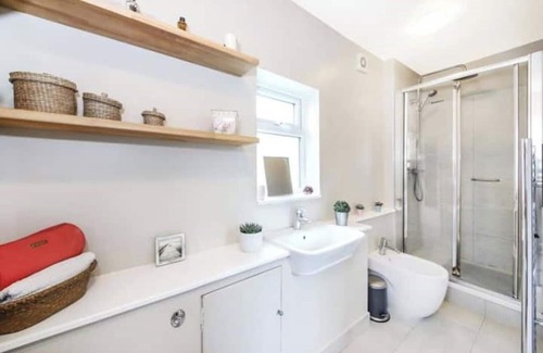 St. Leonard's Apartment | Stunning self contained studio garden flat.