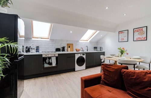 Harehills Apartment | Stunning Sky view 2 BR Flat - Home Away from Home