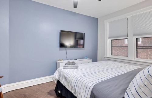 St. Louis Apartment | Stunning & Spacious Apt! Great 4 long stays!