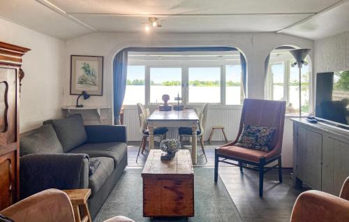 Reeuwijk Other | Stunning StaCaravan In Reeuwijk