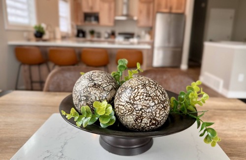 Riverside House | STUNNING SUNRISE HOUSE Waterfront Views Sauna 20% Off SKI Rental+Lift Pass