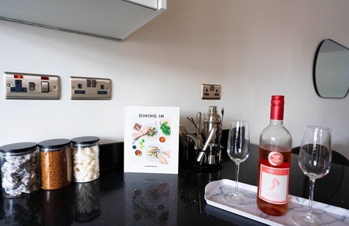 Birmingham City Centre House | Stunning Townhouse + Pool Table