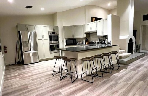 Ventura House | Stunning Ventura Condo