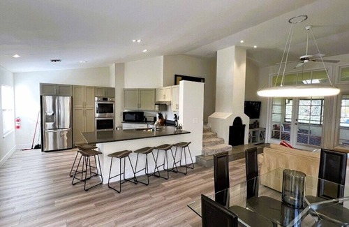Ventura House | Stunning Ventura Condo with Golf &Pool
