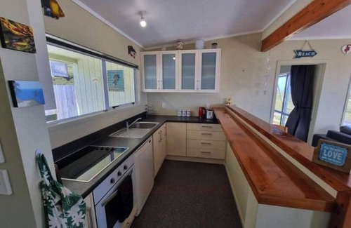 Karkari Peninsula House | Stunning views of the bay - 2 min to the beach!