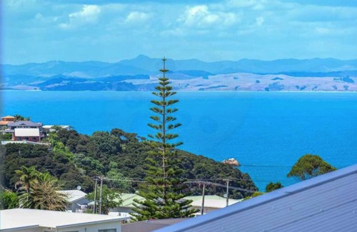 Karkari Peninsula House | Stunning views of the bay - 2 min to the beach!