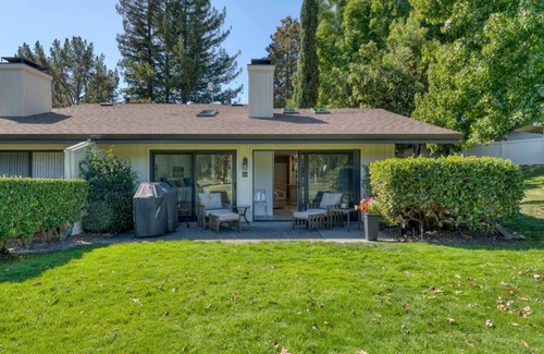 Napa Condo | Stunning View Silverado 2 BD Condo on Golf Course w/Pool