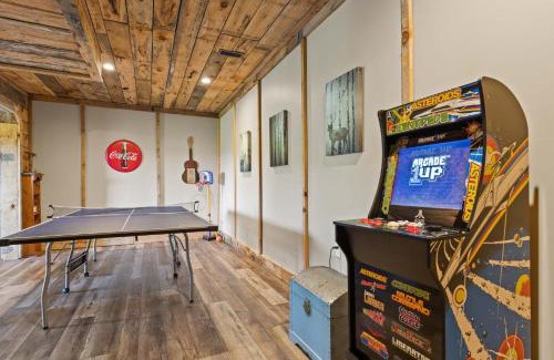 My Mountain House | Stunning Views Hot Tub Foosball Grill Dog Friendly