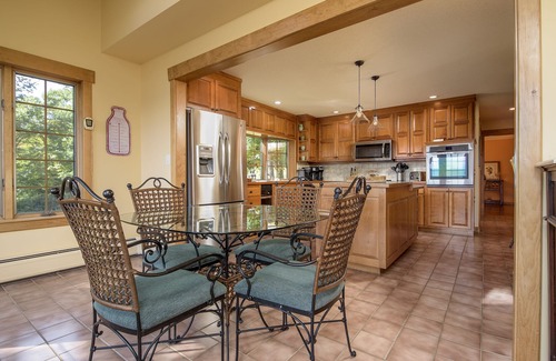 Ludlow Cabin | Stunning Views in Ludlow Vermont Minutes to Okemo Resort