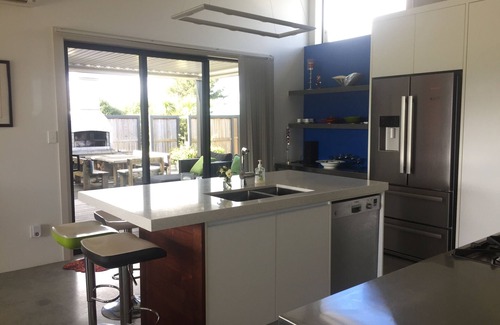 Martinborough House | Stunning views of the Tararuas and adjacent vineyard