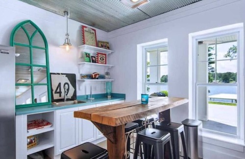 Warwick House | Stunning views of Lake Blackshear!