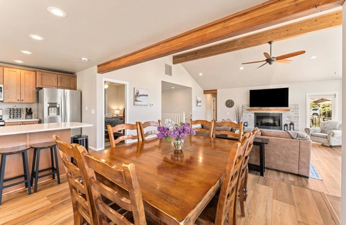 Manson House | Stunning views, private hot tub, walk everywhere