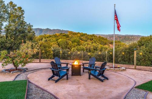 Ahwahnee House | Stunning views with pool, spa, gold panning, firepit, game court and BBQ