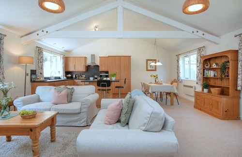 Liverton House | Stunning villa for 4 guests with pool, WIFI