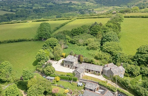 Saint Breward House | Stunning villa for 2 guests with WIFI, pets allowed and parking