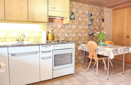 Frutigen Villa | Stunning villa for 3 people with WIFI, TV, pets allowed and panoramic view