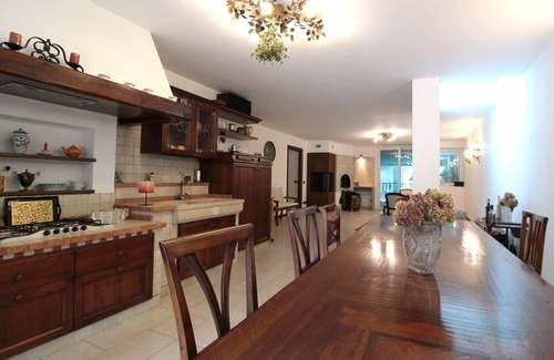 Monfumo Villa | Stunning villa for 4 guests with WIFI, hot tub, pool, TV, patio, pets allowed and parking