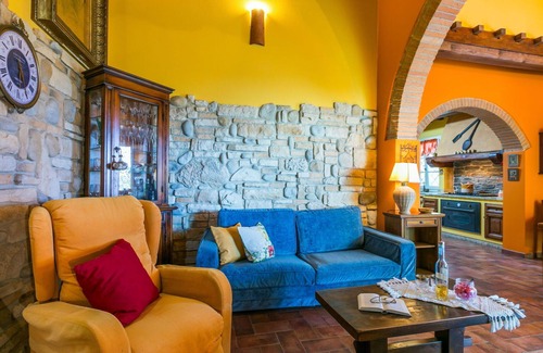 Fucecchio Villa | Stunning villa for 4 people with WIFI, private pool, TV and parking