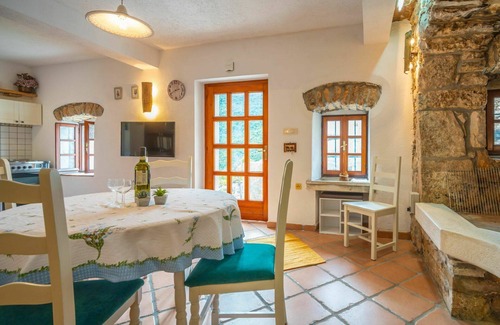 Sucici House | Stunning villa for 6 guests with WIFI, A/C, TV, terrace and panoramic view