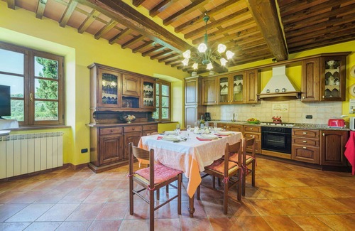 Pescaglia House | Stunning villa for 6 people with WIFI, private pool, TV and patio