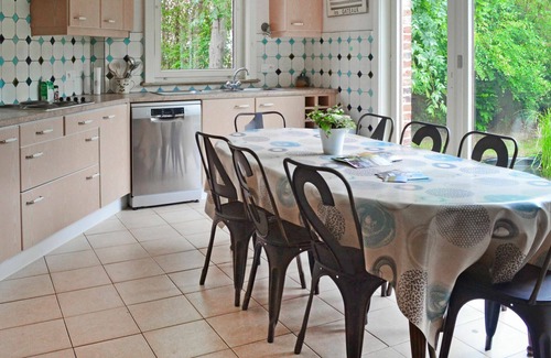 Le Bizet House | Stunning villa for 8 people with TV, terrace and pets allowed