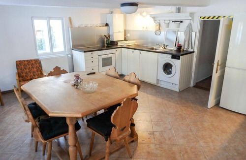 Stozec House | Stunning villa for 6 guests with TV, patio and pets allowed