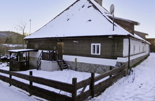 Stozec House | Stunning villa for 6 guests with TV, patio and pets allowed