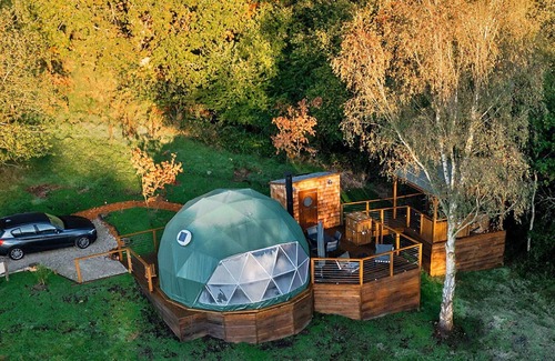 Chiddingstone Hoath House | Stunning villa for 4 guests with hot tub, WIFI and terrace