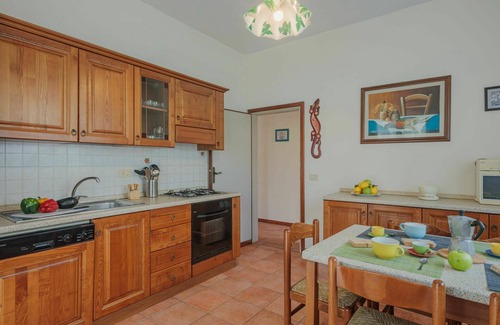 Tonfano House | Stunning villa for 8 people with WIFI, private pool, TV and pets allowed, close to Forte Dei Ma.