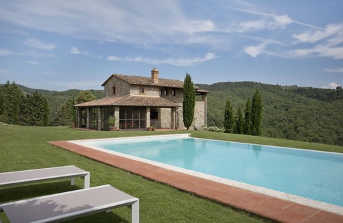 Gaiole in Chianti Villa | Stunning villa for 16 guests with private pool, A/C, WIFI, TV, patio and panoramic view