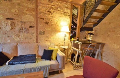 Lacapelle-Biron Villa | Stunning villa for 4 guests with WIFI, A/C, TV and patio