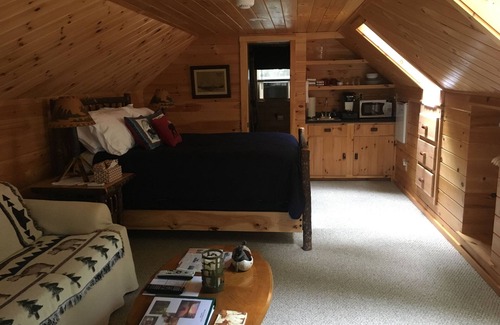 Garland House | Stunning Waterfront Guest Suite on W. Garland Pond