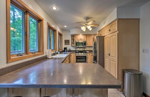 Putnam House | Stunning Waterfront Home w/ Fireplace & Grill