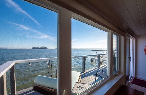 San Rafael House | STUNNING WATERFRONT BAYHOUSE 15 MIN TO GG BRIDGE AND 45 MINUTES TO NAPA