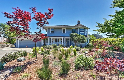 Sebastopol House | Stunning West Sonoma Retreat with Spectacular Pool, Gardens and Views