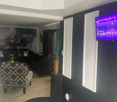 Center Line House | Stunting Sunburst Peaceful Palace